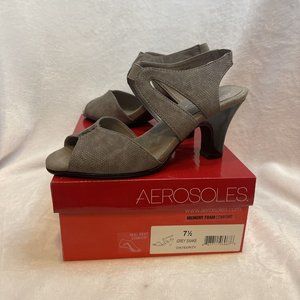 Aerosoles Gintegrity Size 7.5 Women’s Gray Suede Sandal Shoes Heels Comfort Heel
